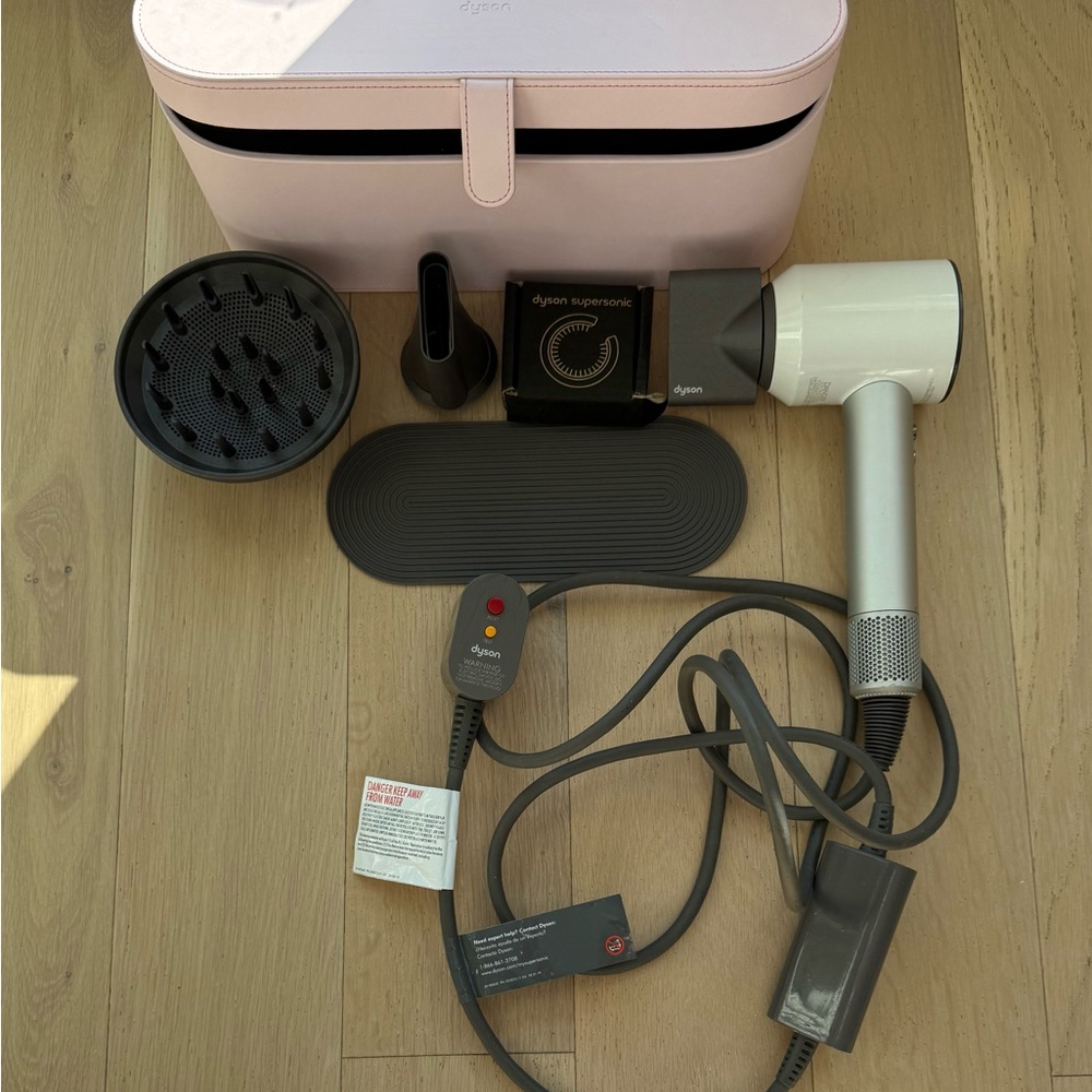 Dyson Supersonic Hair Dryer - White and Gray with Accessories